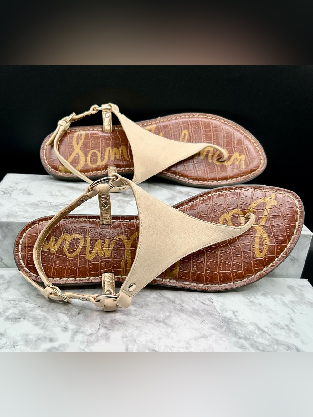 SAM EDELMAN Greta Thong Sandals in a Nude Leather. Size 9 M